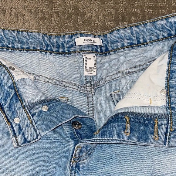 High waisted button up light jean shorts - Picture 3 of 4